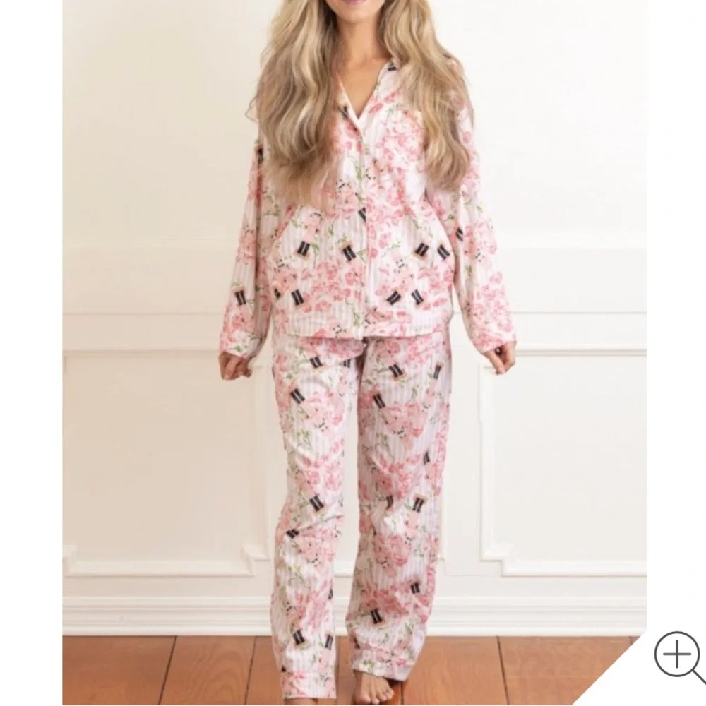 8 Oak Lane Ladies Pink Pajamas with Fun Nutcracker Christmas Print.‎ Size XS/S.